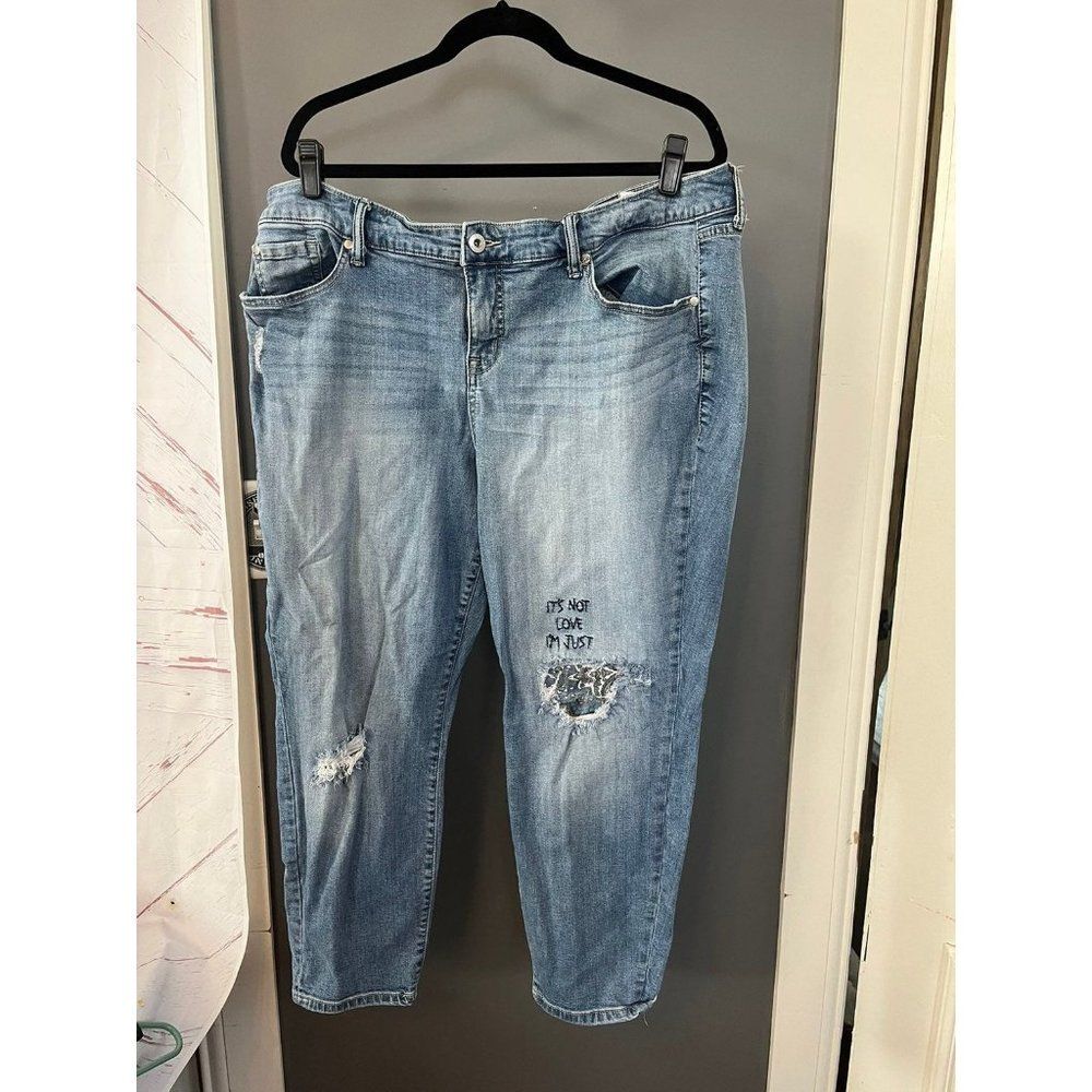 Torrid size size 22 capri jeans embroidered boho
